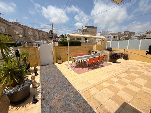 Apartment in Villamartin - view 1