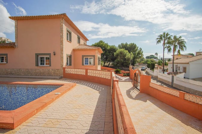 Villa in Pinoso - view 1