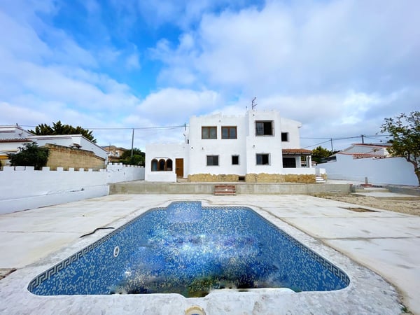 Villa in Calp - view 1
