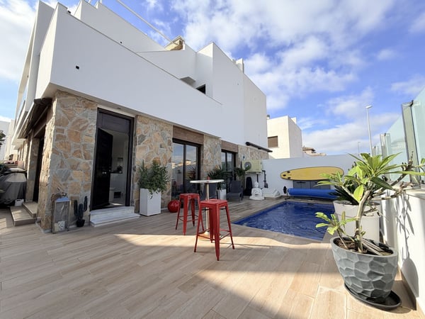 Villa in Dehesa de Campoamor - view 1