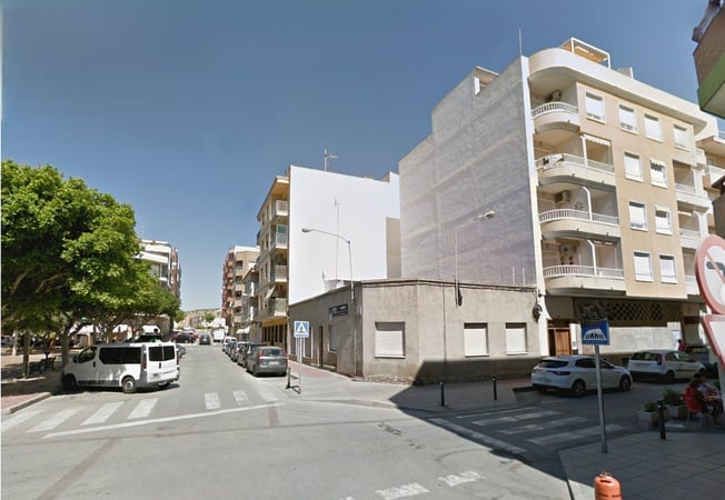 House in Guardamar del Segura - view 1