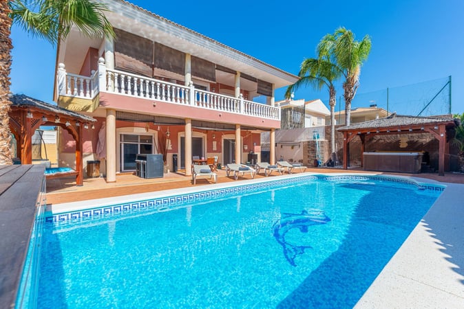 Villa in Urbanizacion Pisnella - view 1