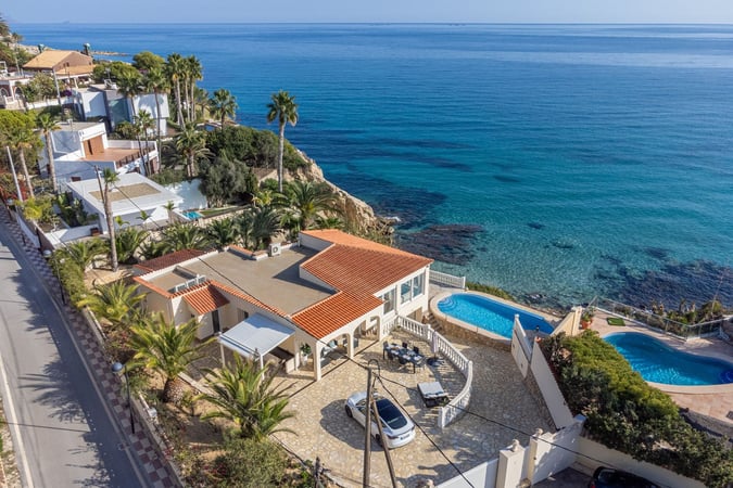 Villa in El Campello - view 1