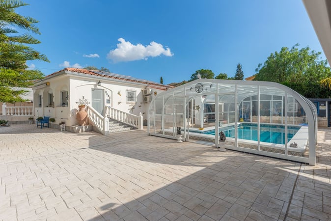 Villa in Busot - view 1