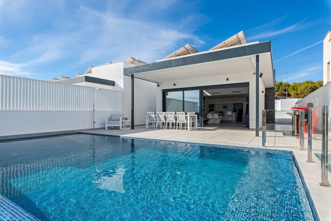 Villa in San Miguel de Salinas - view 1
