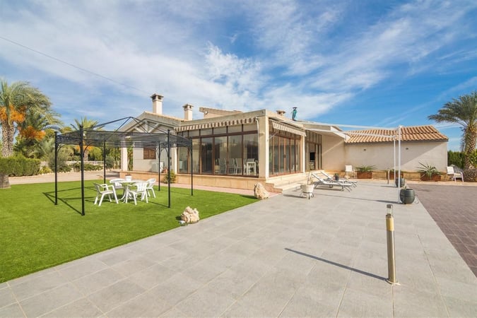 Villa in Elche - view 1