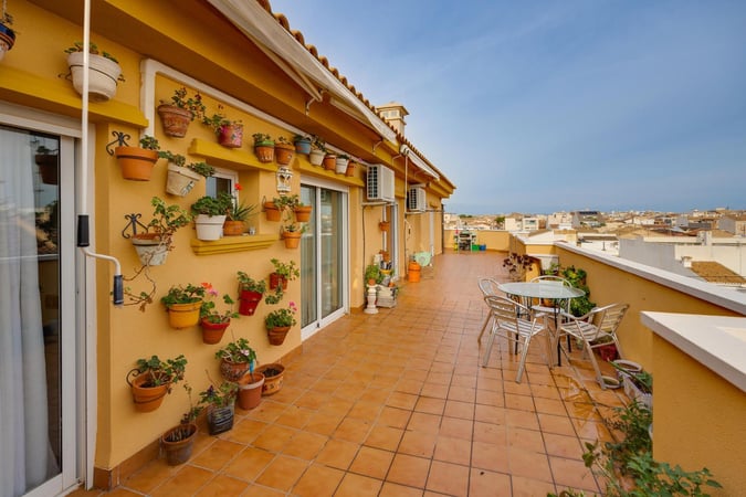 Apartment in Los Tarragas - view 1