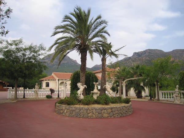 House in La Nucia - view 1