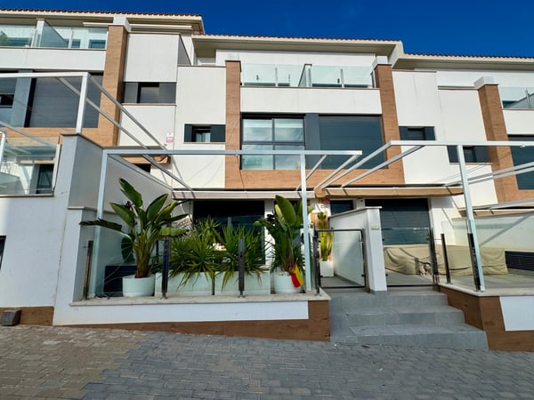 Villa in Guardamar del Segura - view 1