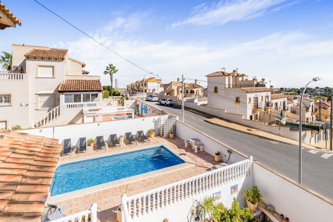 Villa in San Miguel de Salinas - view 1
