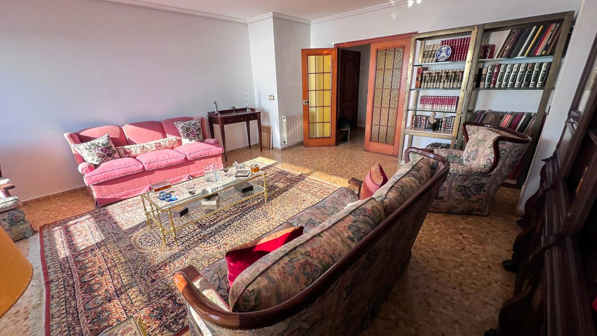 Apartment in Alicante - Image 4