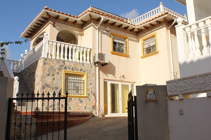 Villa in Villamartin - view 1