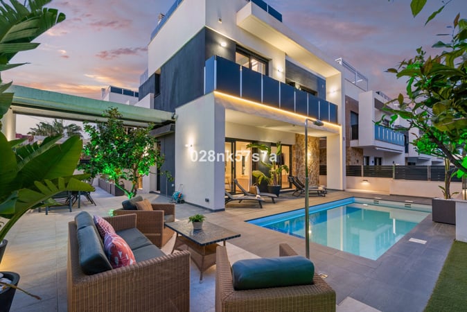 Villa in Campoamor R-5 - view 1