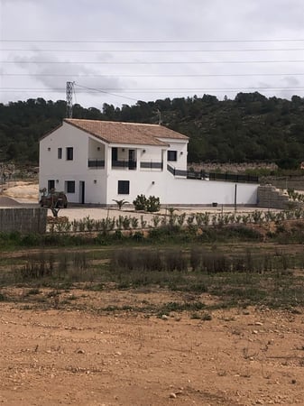 Villa in Pinoso - view 1