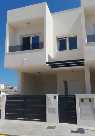 House in Los Tarragas - view 1