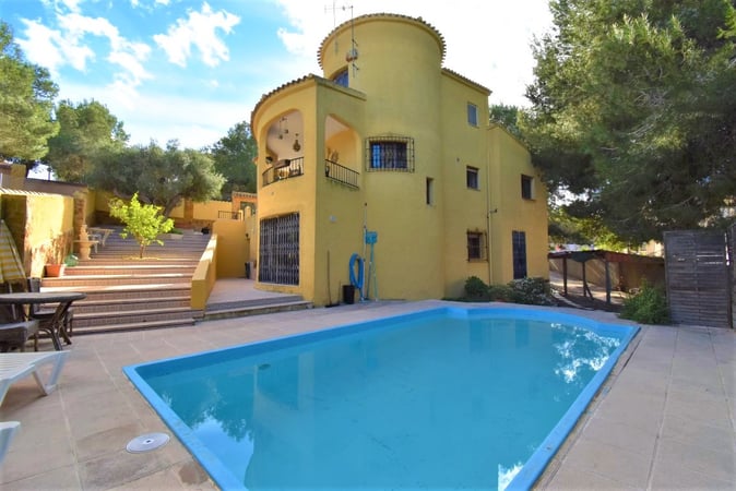Villa in Villamartin - view 1