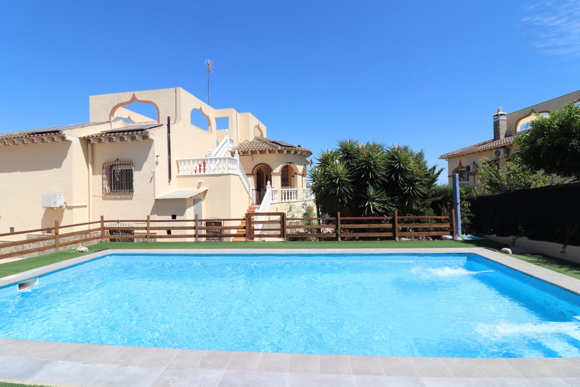 Villa in Algorfa