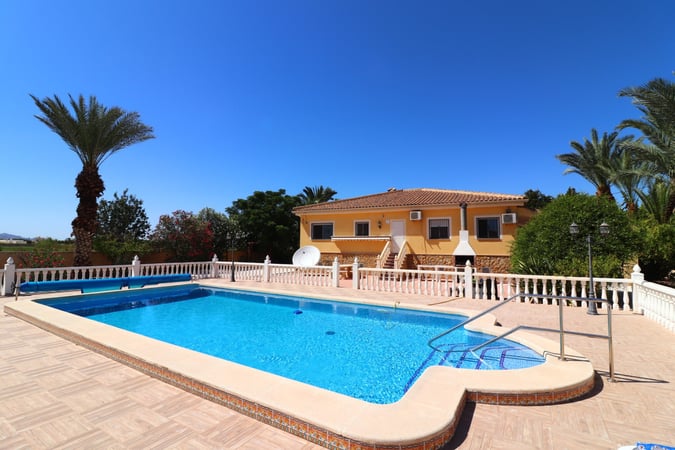 Villa in Catral - view 1