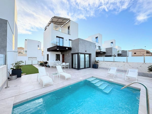 Villa in Los Balcones - view 1
