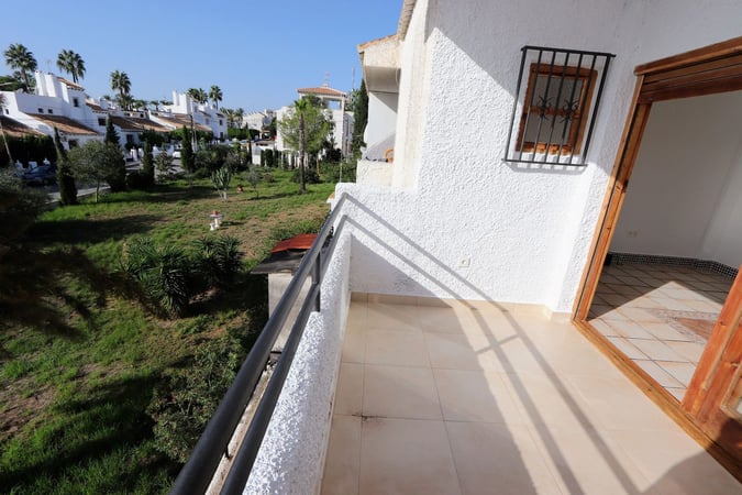 Apartment in Villamartin - view 1