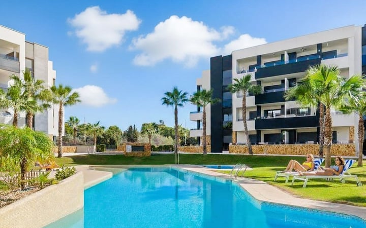 Apartment in Villamartin - view 1