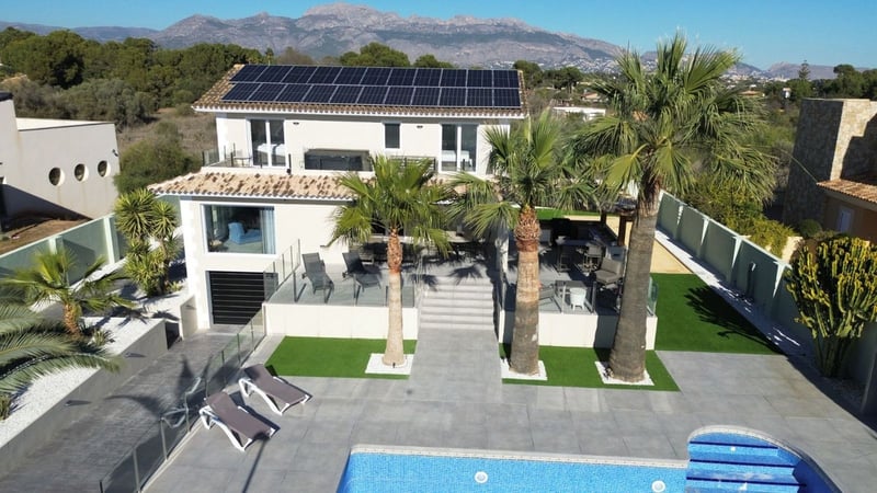 Villa in l'Alfas del Pi - view 1