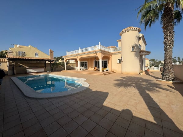 Villa in La Zenia - view 1