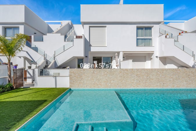 Apartment in Los Tarragas - view 1