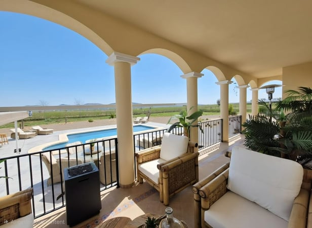 Villa in Pinoso - view 1