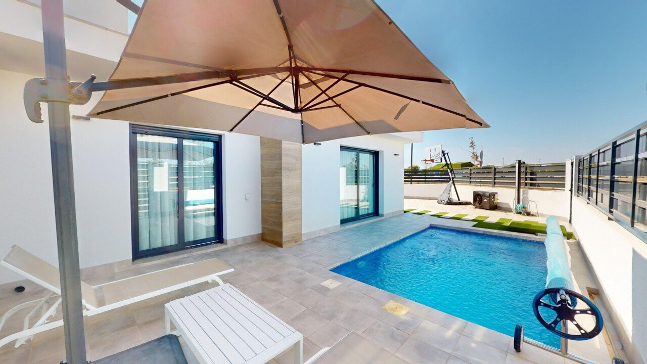 Villa in Roldan - Image 2