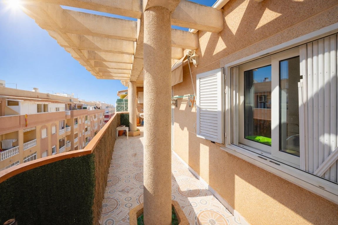 Apartment in Torrevieja - Image 2