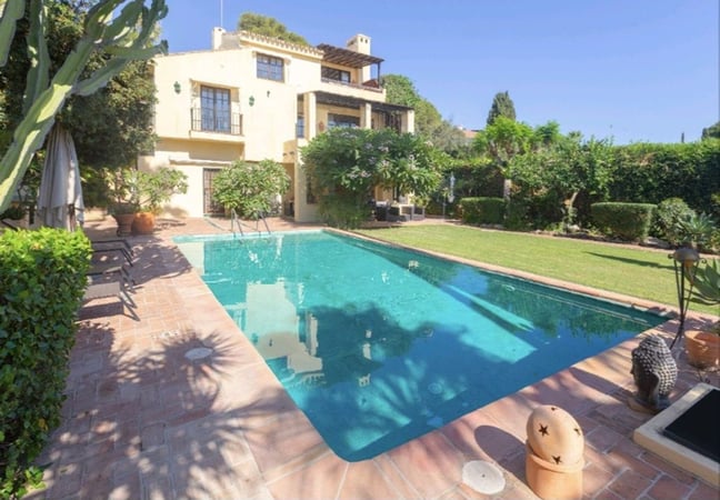 Villa in Marbella Del Este - view 1