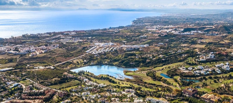Apartment in Benahavis - view 1