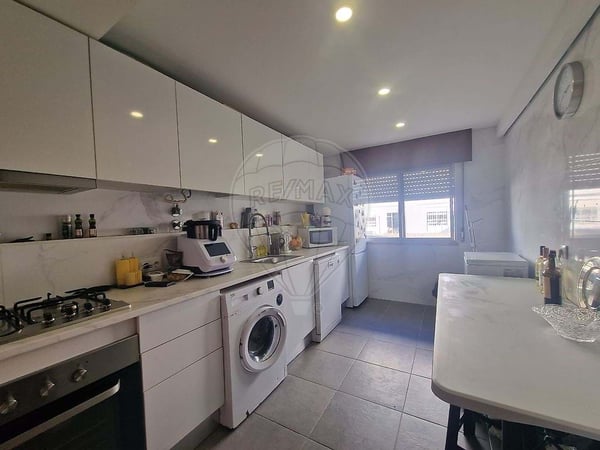 Apartment in Paco de Arcos - view 1