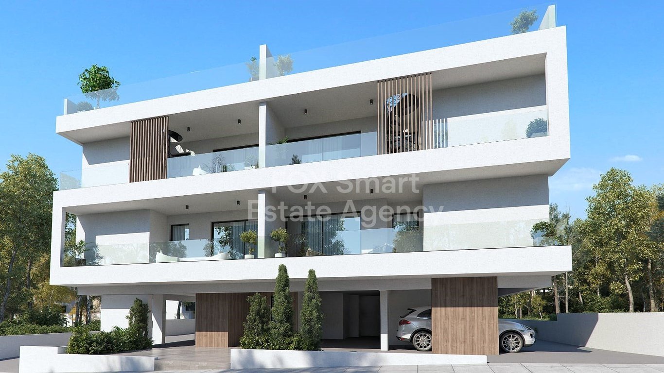 Apartment in Oroklini - Image 2