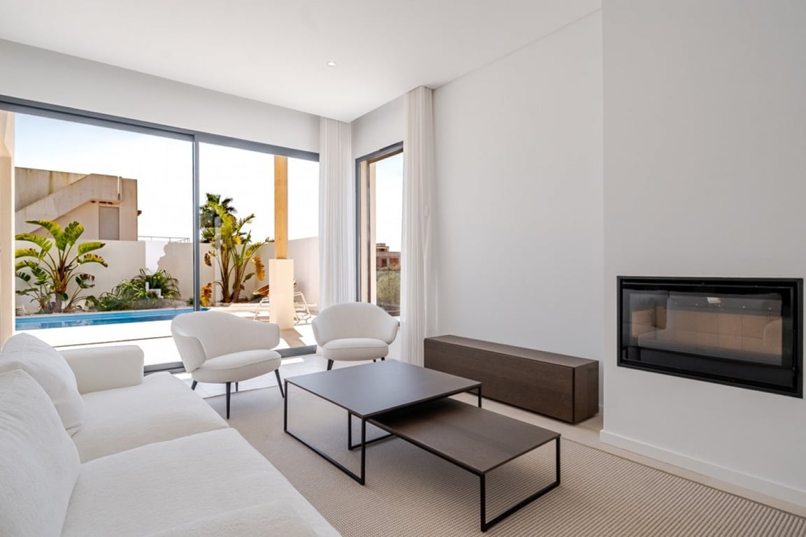 House in Santa Barbara de Nexe - Image 3