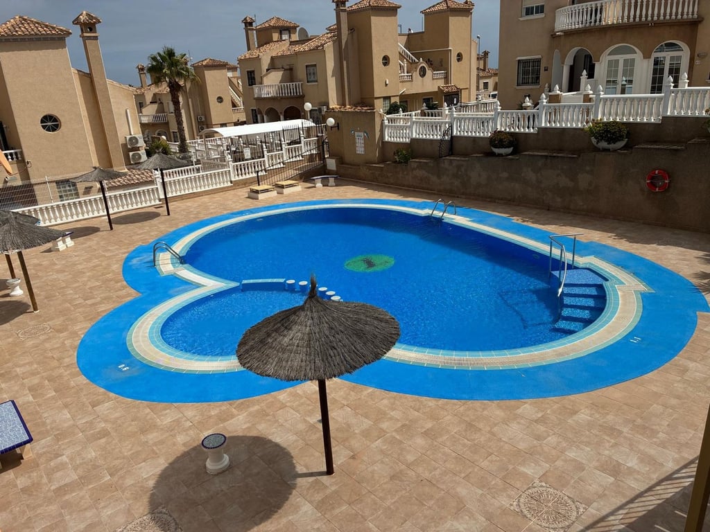 House in Urbanizacion los Balcones - Image 3