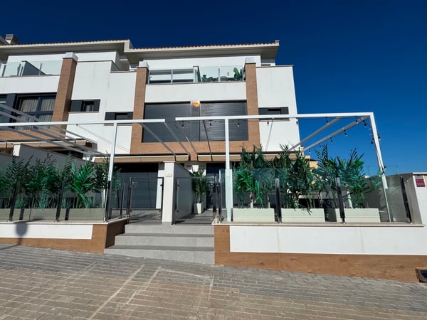 House in Guardamar del Segura - view 1