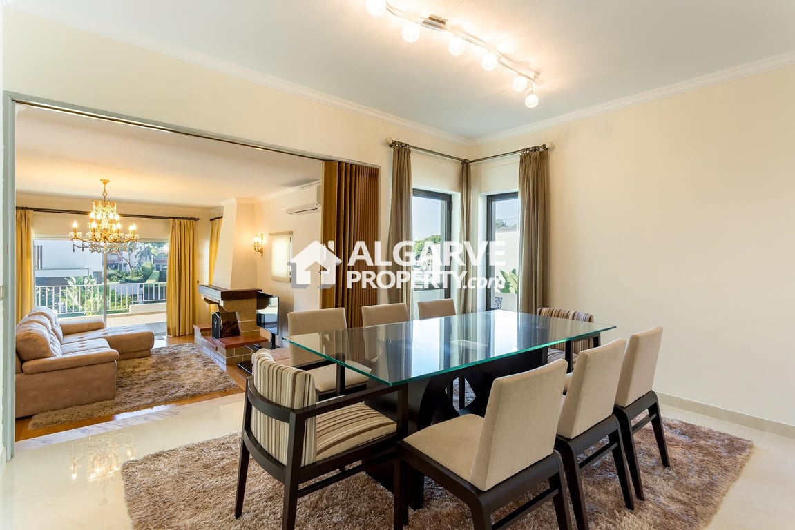 Villa in Quarteira - Image 3