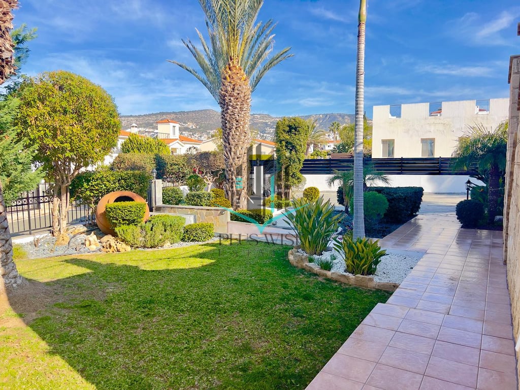 Villa in Pegeia - Image 3