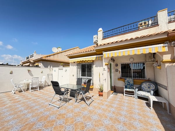 House in La Zenia - view 1
