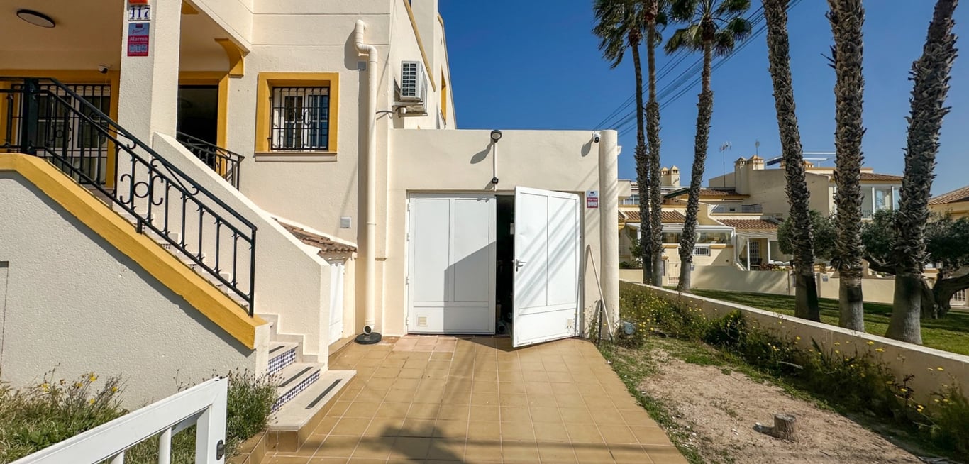 Apartment in Villamartin - Image 3