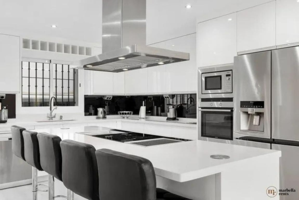 Villa in Cabopino - Image 3