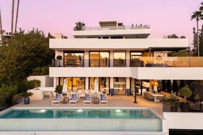 Villa in Nueva Andalucia - view 1