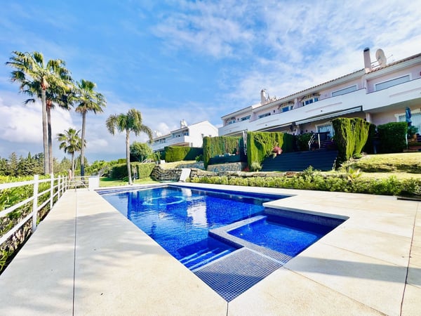 House in Estepona - view 1