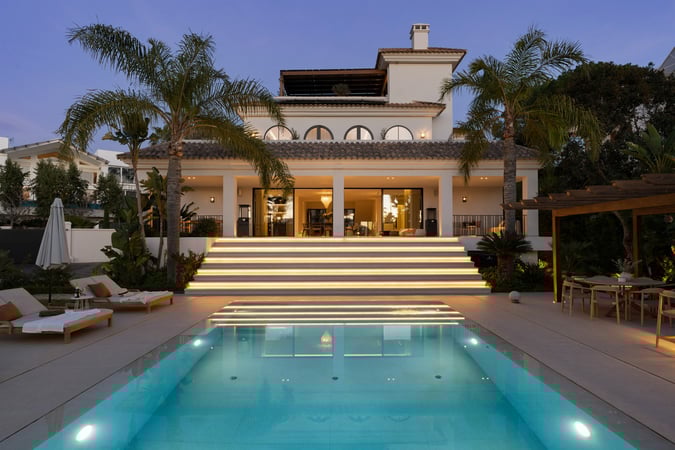 Villa in Nueva Andalucia - view 1