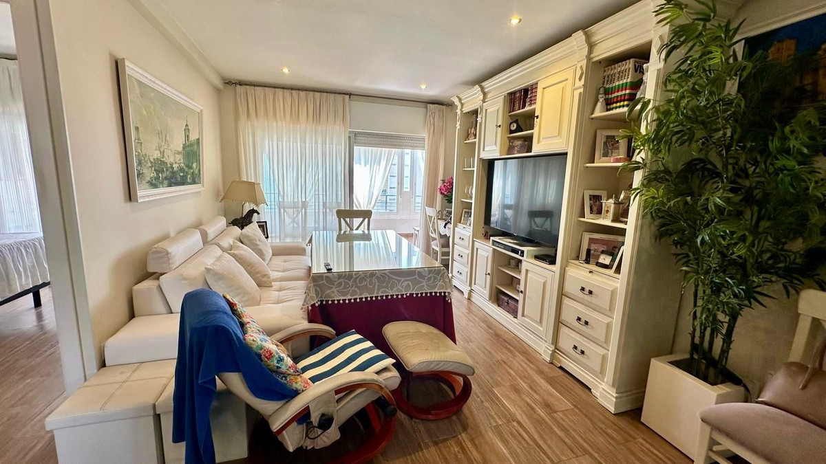 Apartment in Fuengirola - Image 2