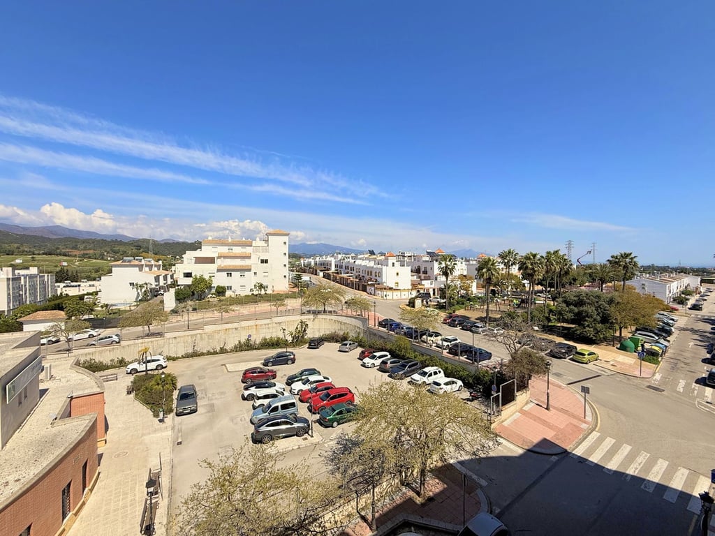 Apartment in Estepona - Image 2