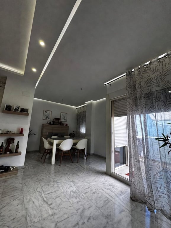 Apartment in Estepona - Image 2