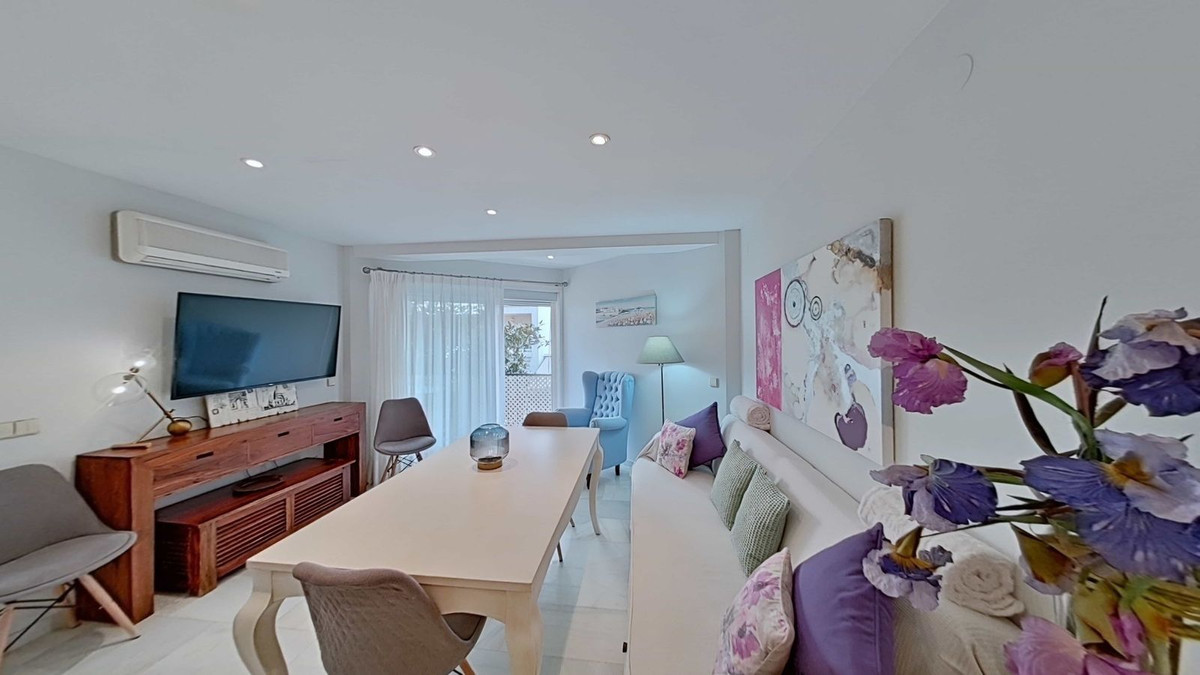 Apartment in Marbella - Image 2